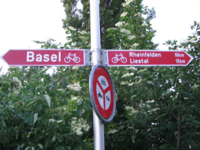 Basel, Birsk�pfli, Velowegweiser nach Basel
                        und Rheinfelden / Liestal