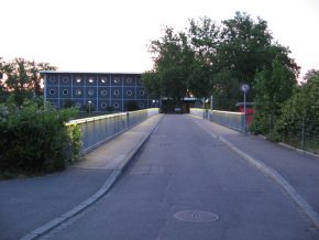 Birsfelden, Schleuse, die Schleusenbr�cke
                        bei den Schleusentoren