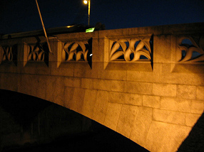 Basel, Mittlere Br�cke am sp�ten Abend,
                        beleuchtetes Br�ckengel�nder (01)