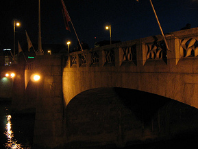 Basel, Mittlere Br�cke am sp�ten Abend,
                        beleuchtetes Br�ckengel�nder (02)