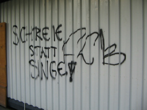 FCB-Nazitum-Parole 02: "Schreie statt
                        singe - FCB"