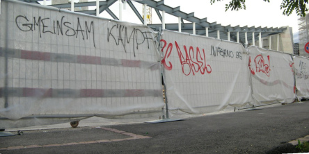 FCB-Nazitum-Parole 03 und 04:
                        "Gmeinsam k�mpfe FC Basel - Inferno BS
                        FCB"