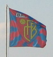 FCB-Terror 007: FCB-Fahne im Schrebergarten
                        an der Bungestrasse02, Nahaufnahme