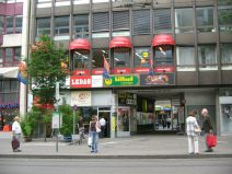 FCB-Terror 010: FCB-Fahnen an der
                        Steinentorstrasse 03