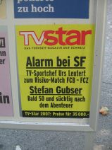 FCB-Terror 021: Ein Aushang einer Zeitung
                        warnt mit einem "Alarm" vor
                        Schl�gertypen beim "Risiko-Match" FC
                        Basel gegen FC Z�rich