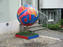 FCB-Terror 024: Sieger-Globus 02,
                        Nahaufnahme