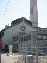 IWB Fernheizkraftwerk Volta 06: Kaminbasis
                        mit Maschinenhaus