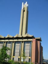 IWB Fernheizkraftwerk im Gundeli 09:
                        Heizkraftwerk an der Mertet-Oppenheim-Strasse
                        02