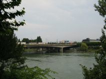 Autobahn-Terror 01 ohne Schallschutzmauer:
                        Solitude-Promenade, Autobahnbr�cke
                        Schwarzwaldbr�cke