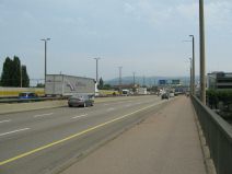 Autobahn-Terror 05: Schwarzwaldbr�cke,
                        Fahrbahnen mit 40-Tonnen-Lastwagen