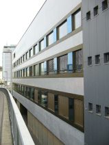 Autobahn-Terror 11: Das Breite-Hotel an der
                        Schwarzwaldbr�cke f�r Autobahn-Fans, die gerne
                        Feinstaub und Krebsrisiko haben