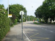 Autobahn-Terror 16: Gellertstrasse, Sicht
                        in Richtung Autobahnbr�cke