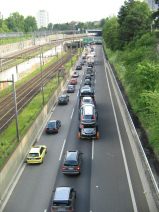 Autobahn-Terror 25: Autobahnspur Richtung
                        Muttenz mit Sicht in Richtung Muttenz / Jura,
                        Stau 02