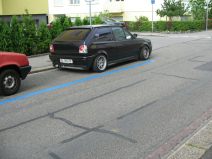 Autoraser-Terror 10: Thannerstrasse,
                        schwarzes Raserauto ohne Markenbezeichnung