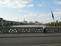 Chemie-Terror 001: Sicht von der Mittleren
                        Br�cke auf die Produktionsanlagen von Novartis