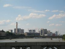 Chemie-Terror 002: Sicht von der Mittleren
                        Br�cke auf die Produktionsanlagen von Novartis,
                        Nahaufnahme