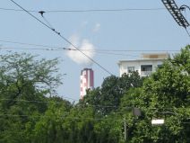 Chemie-Terror 005:
                        Kehrichtverbrennungsanlage, Sicht von der
                        Kannenfeldstrasse auf den Kamin, Nahaufnahme