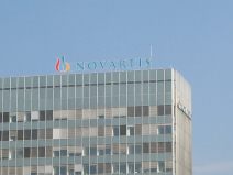 Chemie-Terror 21: Novartis-Hochhaus,
                        Leuchtreklame, Nahaufnahme
