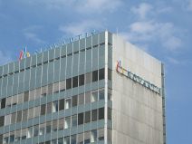 Chemie-Terror 23: Novartis-Hochhaus,
                        Leuchtreklame Nahaufnahme