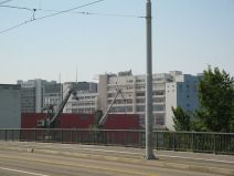 Chemie-Terror 25: Dreirosenbr�cke, Blick
                        zur�ck auf die Novartis-Giftproduktionsanlagen,
                        Nahaufnahme