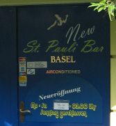 Chemie-Terror 45: Mattenstrasse, Eingang
                        zum "Sankt-Pauli-Club", wo alle
                        Kreditkarten erw�nscht sind