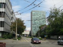 Chemie-Terror 55: Grenzacherstrasse,
                        Hochhaus der Chemie-Giftfabrik Roche