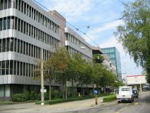 Chemie-Terror 57: Grenzacherstrasse,
                        H�userzeile der Chemie-Giftfabrik Roche