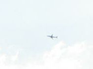 Flugzeug-Terror04: Position Unterer
                        Rheinweg. Sicht auf Flugzeug mit Start in einer
                        Kurve �ber dem Hegenheimerquartier, 22.7.2007,
                        18:17 Uhr