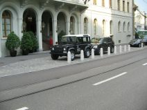 Gel�ndewagen-Terror, Blumenrain vor dem
                        Hotel "3 K�nige", von vorn, GR-Nummer