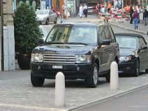 Gel�ndewagen-Terror, Blumenrain vor dem
                        Hotel "3 K�nige", von vorn, BS-Nummer