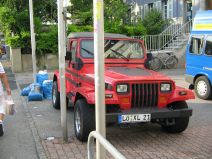 Gel�ndewagen-Terror, Klybeckstrasse, von
                        vorn, deutsches Auto