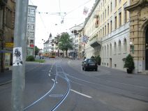 Kanalisationsterror, Stink-Dolendeckel 14
                        am Blumenrain, direkt vor dem Hotel "Drei
                        K�nige". W�h, das stinkt!