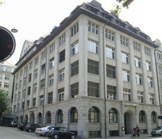 St. Gallen: Davidstrasse, B�rohaus der
                        1920er Jahre, Panoramafoto
