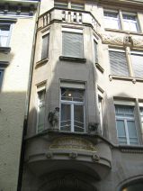 St. Gallen: Eckhaus Neugasse / Multergasse
                        "Haus zur Waage", Erker 02 mittlerer
                        Teil