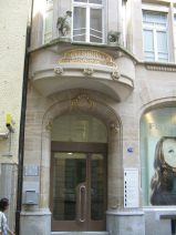 St. Gallen: Eckhaus Neugasse / Multergasse
                        "Haus zur Waage", Eingang
