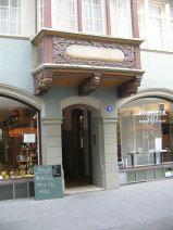 St. Gallen: Webergasse 19, Holzerker 03 mit
                        Hauseingang