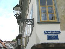 St. Gallen: Strassenschild
                        Paracelsusg�sslein ausf�hrlich mit Laterne
