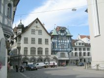 St. Gallen: Gallusstrasse, H�userzeile mit
                        Riegelhaus mit T�rmchen