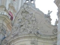 St. Gallen: Klosterkirche,
                                Kirchenfassade Details, Figurengruppe