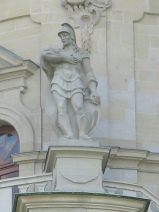 St. Gallen: Klosterkirche,
                                        Kirchenfassade, Figur 02,
                                        Nahaufnahme