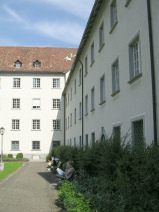 St. Gallen: Klosterhof, Fassade mit
                                Dachspeier