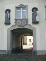 St. Gallen: Klosterhof, erster Durchgang
                        zur Stiftsbibliothek