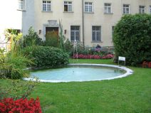 St. Gallen: Weg zur Stiftsbibliothek,
                        Innenhof mit Brunnen, Nahaufnahme
