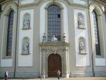St. Gallen: Klosterkirche, Seitenfassade
                        02