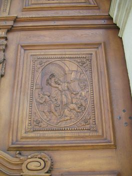 St. Gallen: Klosterkirche, Seitenfassade,
                        grosse Seitent�re, Relief 02
