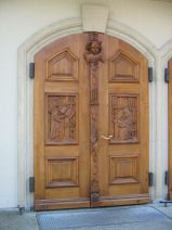 St. Gallen: Klosterkirche, Seitenfassade, kleine
              Seitent�r links