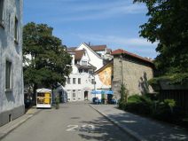 St. Gallen: Sicht in die Zeughausgasse mit
                        Stadtmauer