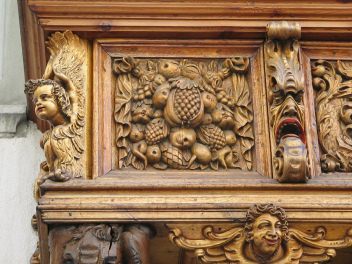 St. Gallen: Spisergasse, Holzerker, Relief
                        01