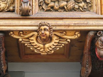 St. Gallen: Spisergasse, Holzerker, Engel
                        rechts