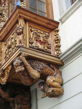 St. Gallen: Spisergasse, Holzerker,
                        seitliches Relief mit Fratze